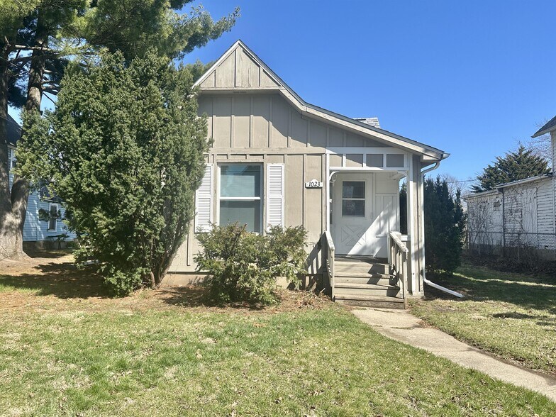 Building Photo - 1023 Hackett St