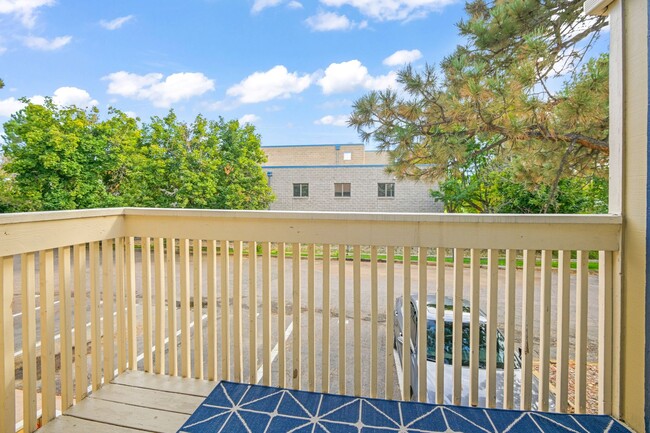 Building Photo - Evolve Real Estate: Beautifully Updated 2 ...