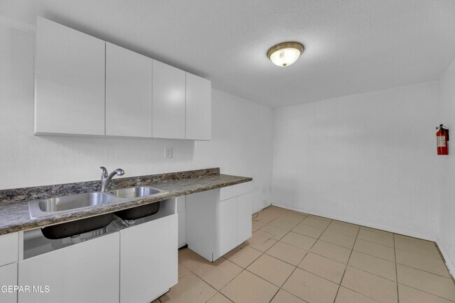 Building Photo - 218 NW I Ave