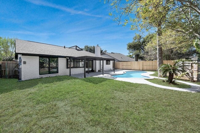 Building Photo - 22810 Deville Dr