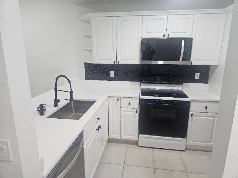 Building Photo - 3732 SW 7th Pl