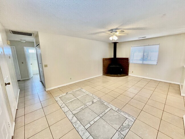 Building Photo - Pet Friendly Home in Washington with Large Fenced Yard