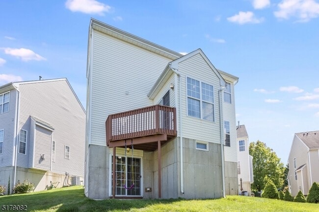 Building Photo - 135 Winding Hill Dr