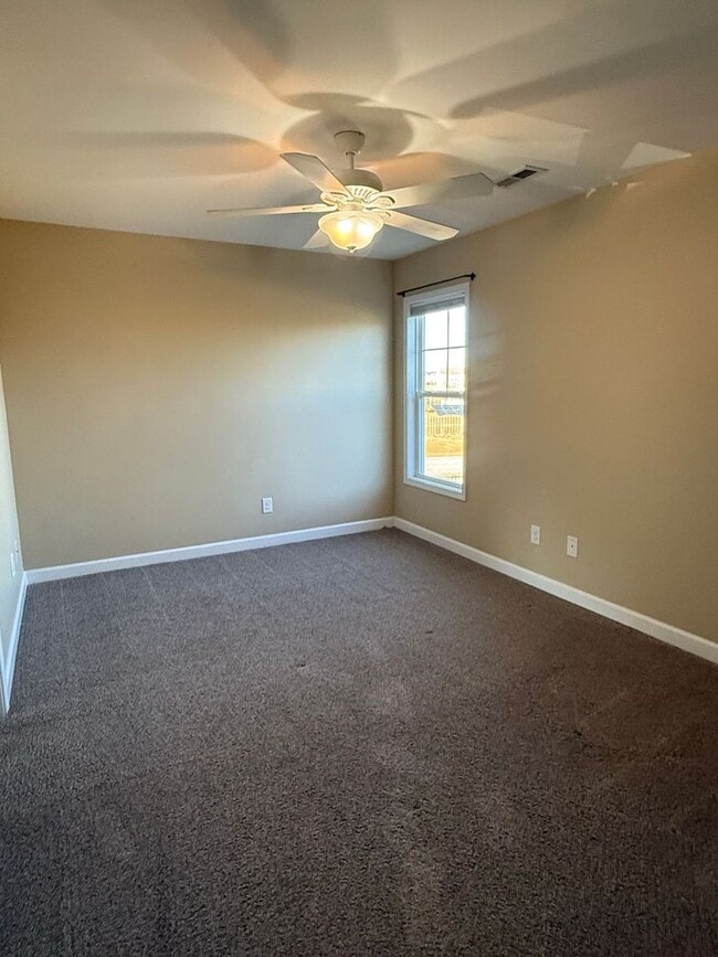 Building Photo - Beautiful 4 bedroom, 3.5 house