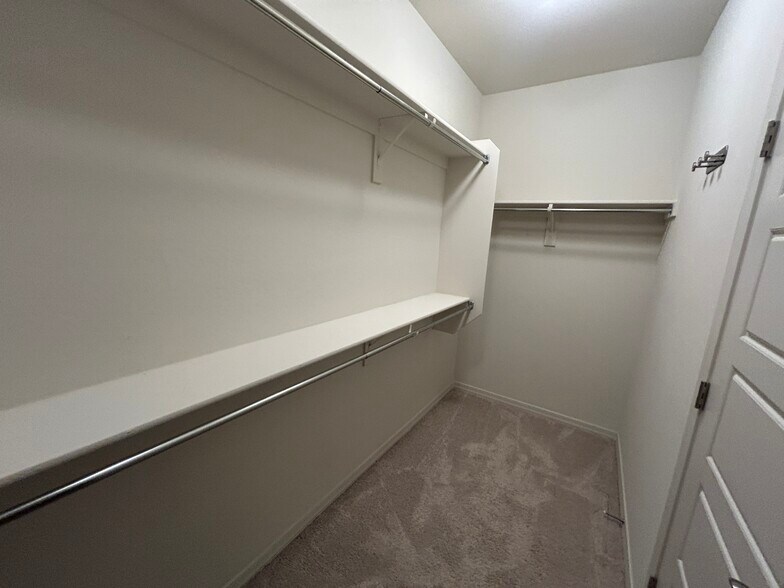 Building Photo - 8909 W Missouri Ave