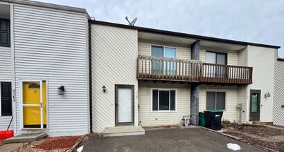 Building Photo - Charming 2 Bed 1.5 Bath in Gibsonia!