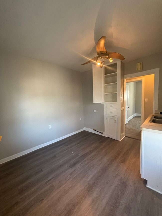 Building Photo - 13817 Bartlett Ave