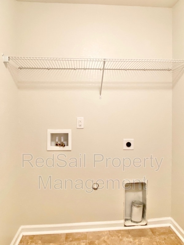 Building Photo - 717 Dissdale Ln