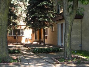 Building Photo - 1714 W Touhy Ave