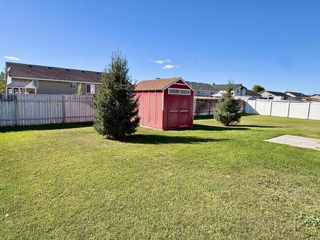 Building Photo - 2175 Roy Dr