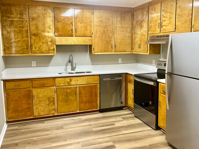 Building Photo - 425 Lexington Heights