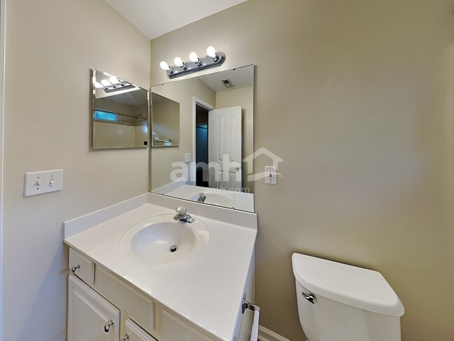 Building Photo - 15674 Birkdale Commons Pky