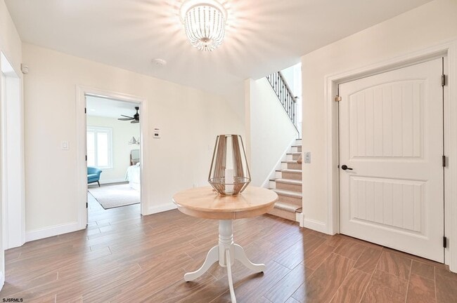 Building Photo - 400 17th St S