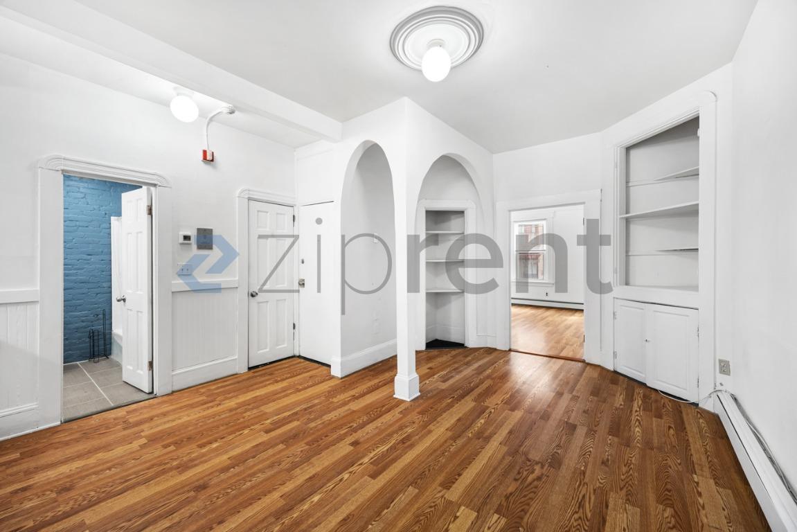 Building Photo - Unit