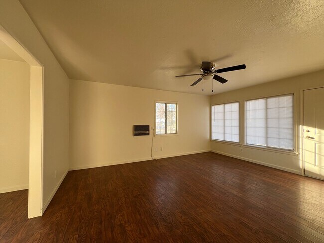 Building Photo - 3 Bedroom 1 Bathroom House with Huge Fenced Yard Near Schools, Park & Community Pool