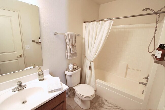 Building Photo - 8590 W Magnum Dr