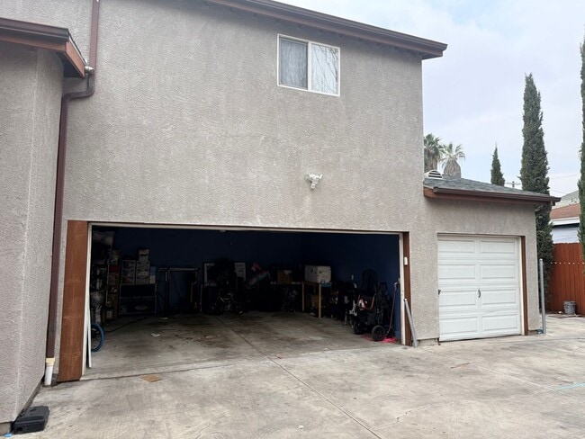 Building Photo - Newly Remodeled Home