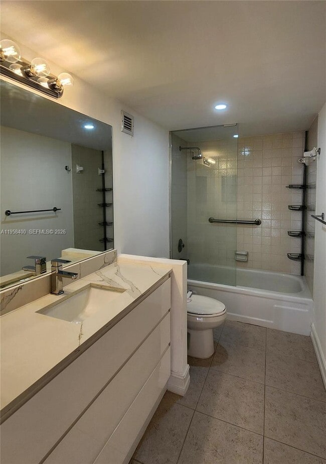 Building Photo - 600 NE 36th St