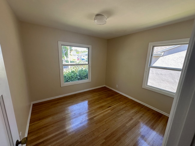 Building Photo - 3169 S Bentley Ave