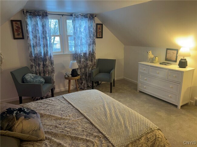 Building Photo - 511 Hickory St