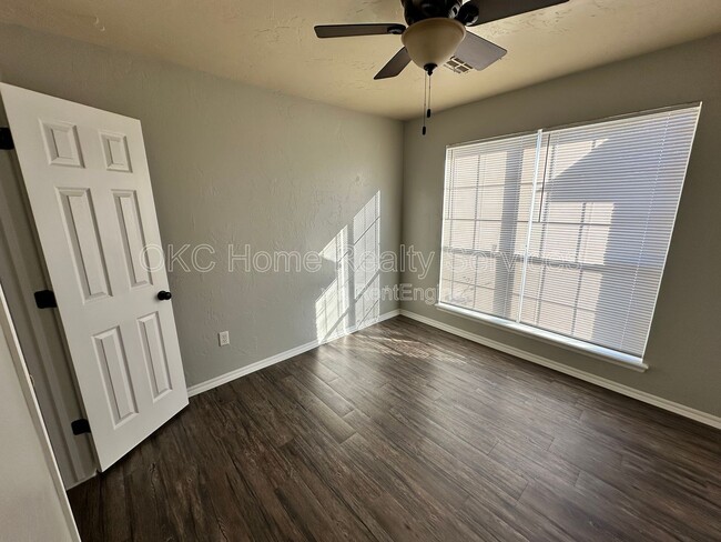 Building Photo - 4905 SE 55th St