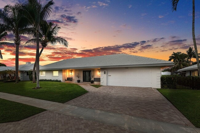 Building Photo - 1332 Tamarind Way