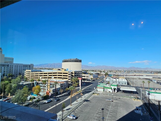 Building Photo - 150 S Las Vegas Blvd