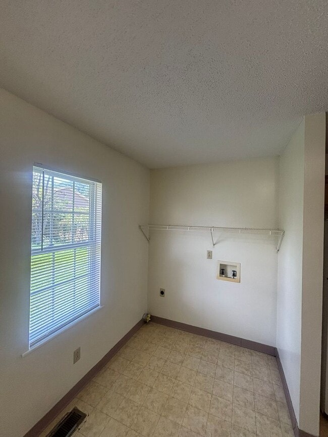 Building Photo - Ed Davis Apartments