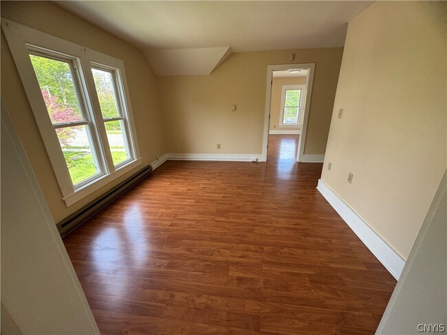 Building Photo - 1714 Valley Dr