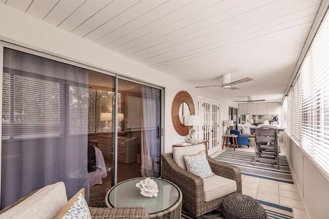 Building Photo - 1055 W Peppertree Dr