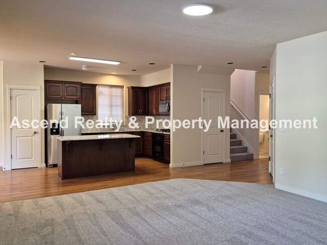 Building Photo - Lower Price! Available Immediately Minutes to Orenco 4 Bed & Office with Full Bath on Main 1 Smal...