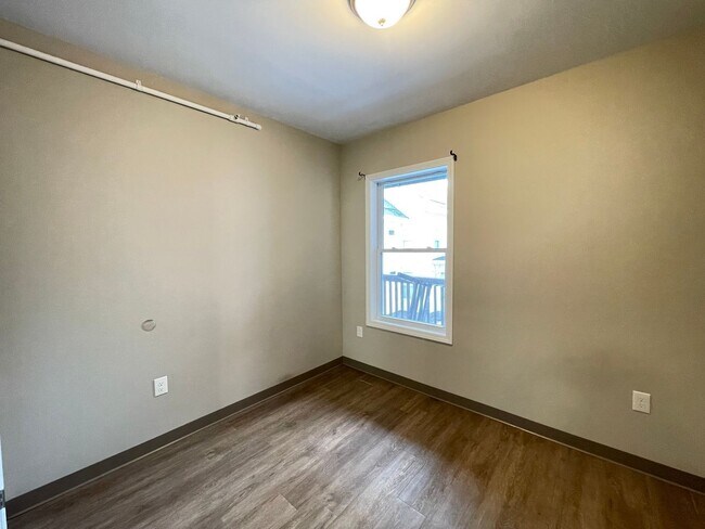 Building Photo - 463 Beech St