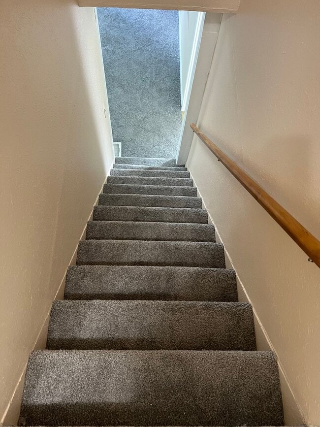 Building Photo - 1st FL BEDROOMS, 1ST FL LAUNDRY. MOVE-IN R...