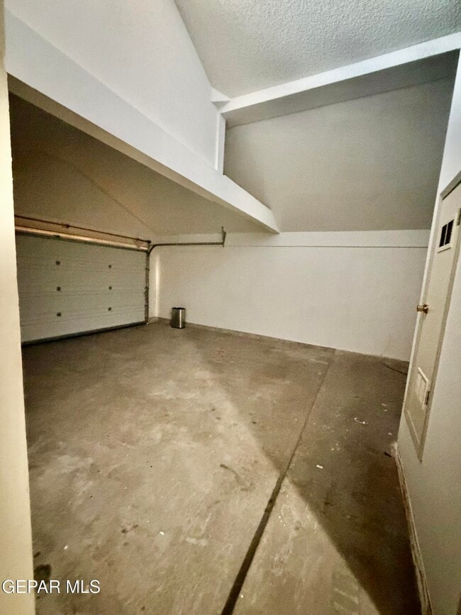 Building Photo - 1468 Plaza Verde Dr