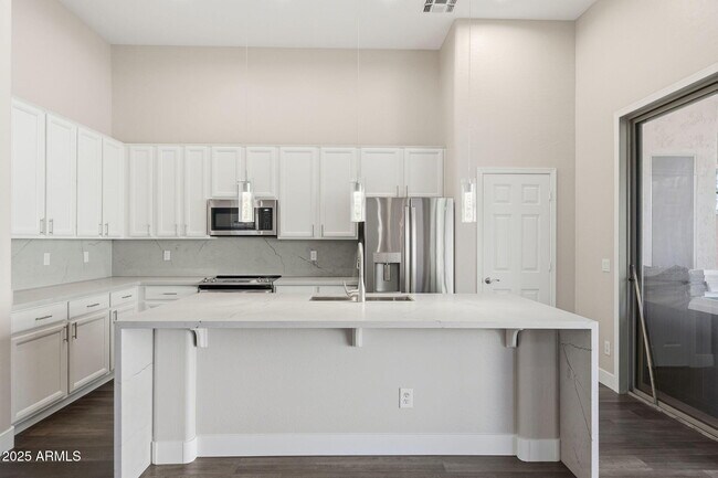 Building Photo - 7606 E Via Del Sol Dr