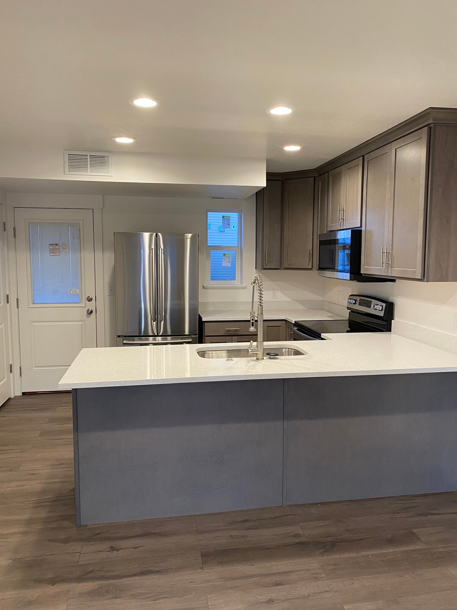 Beautiful quartz countertop with recessed LED lighting - 2626 W 450 N