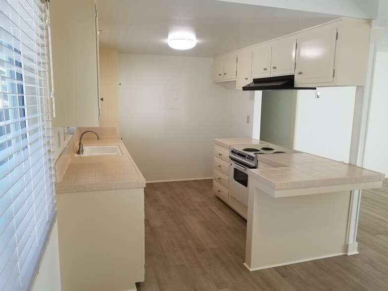 Kitchen - 1100 Opal St