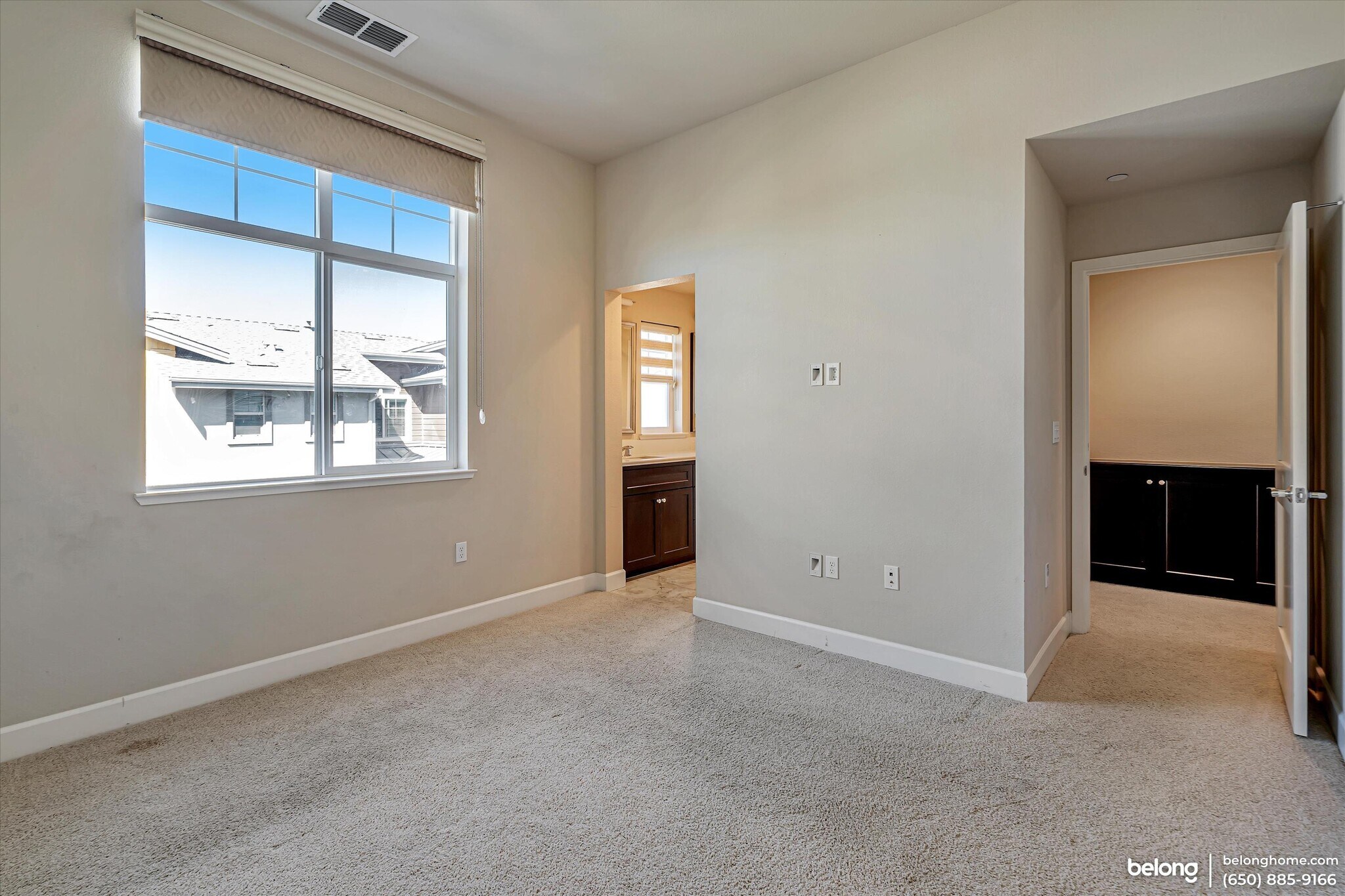 Building Photo - 389 Basswood Common