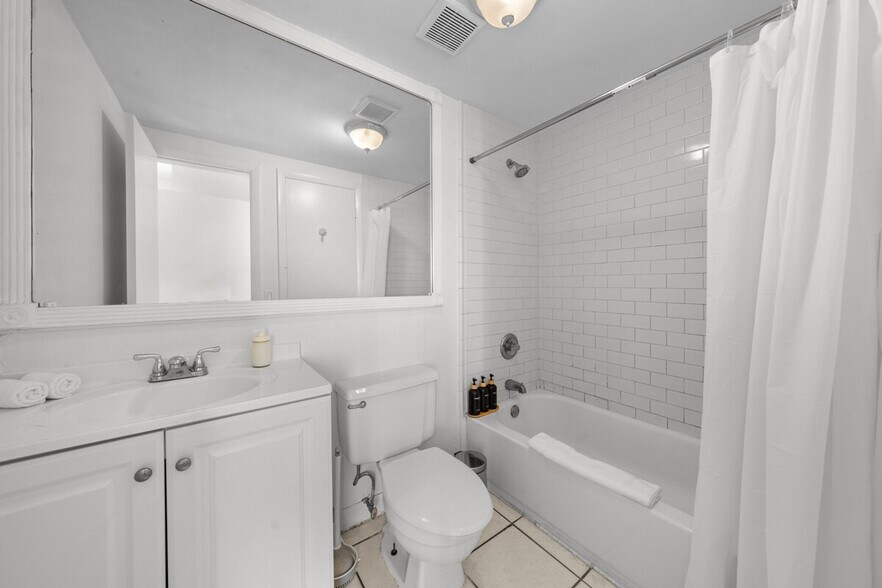 Building Photo - 750 Ocean Dr