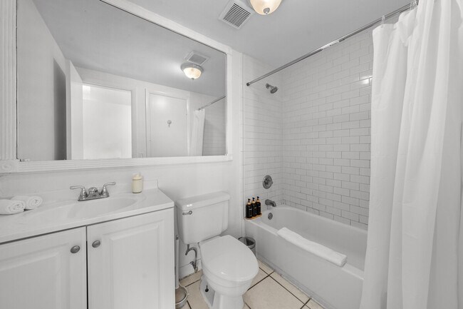 Building Photo - 750 Ocean Dr