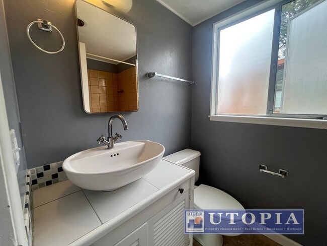 Building Photo - Beautiful and spacious 2 Bedroom, 1.5 Bathroom Located in Rio Del Mar, close to the beach and Apt...