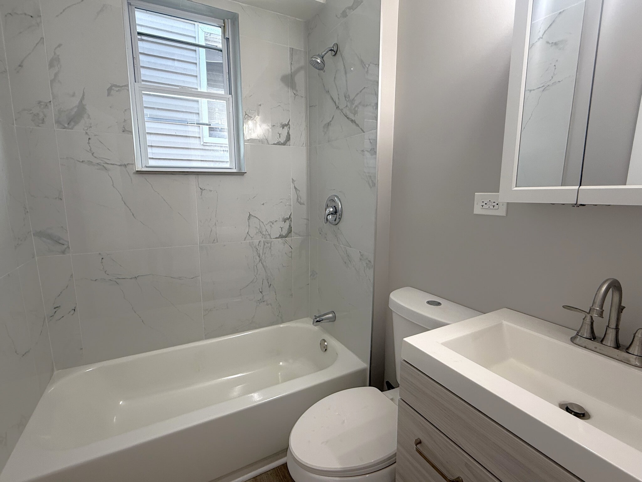 Building Photo - 3575 W Dickens Ave