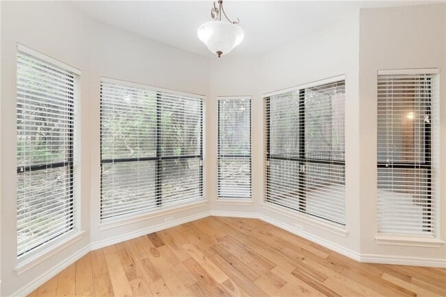 Building Photo - 4711 Spicewood Springs Rd