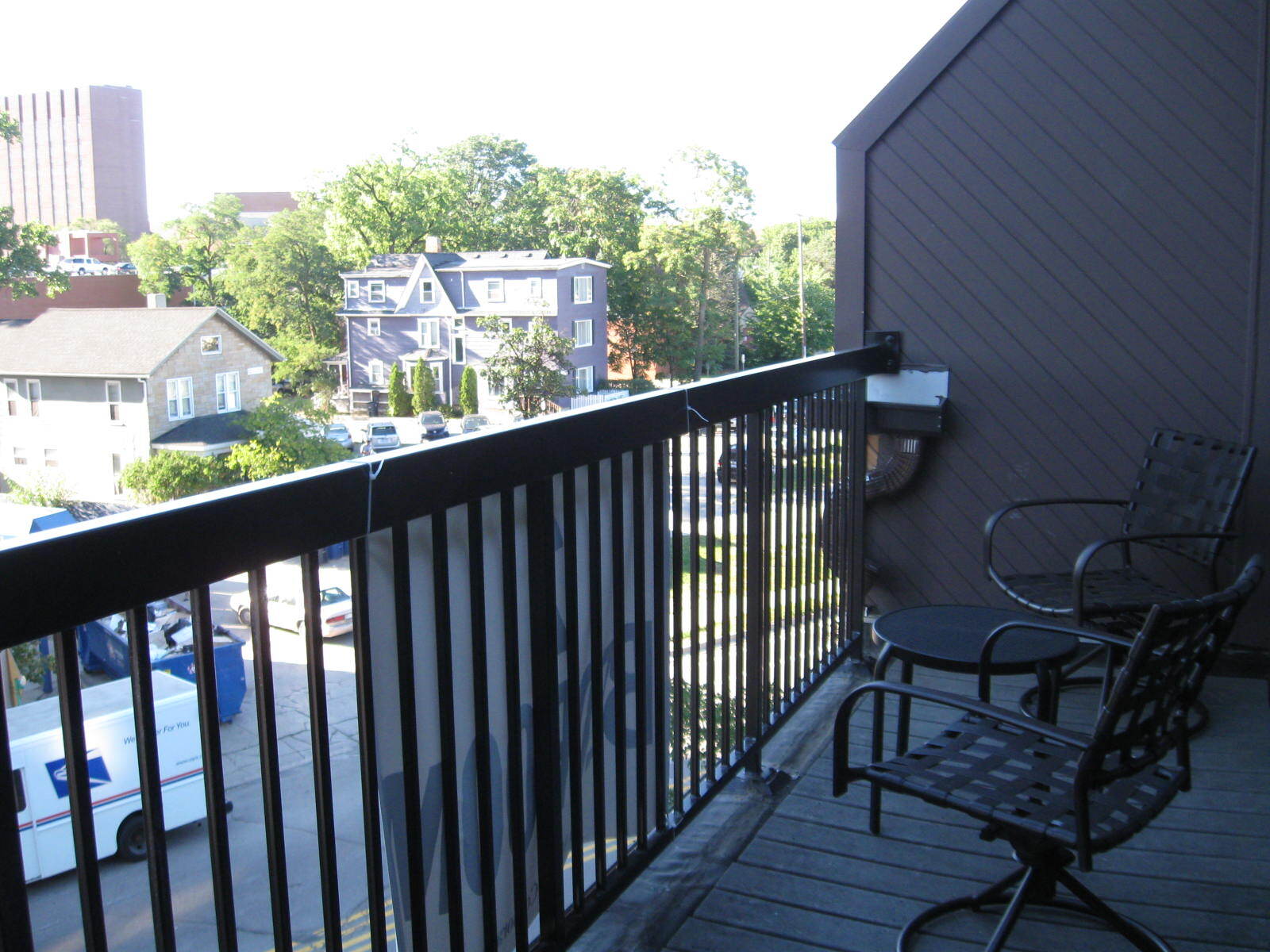 Building Photo - 555 S Forest Ave