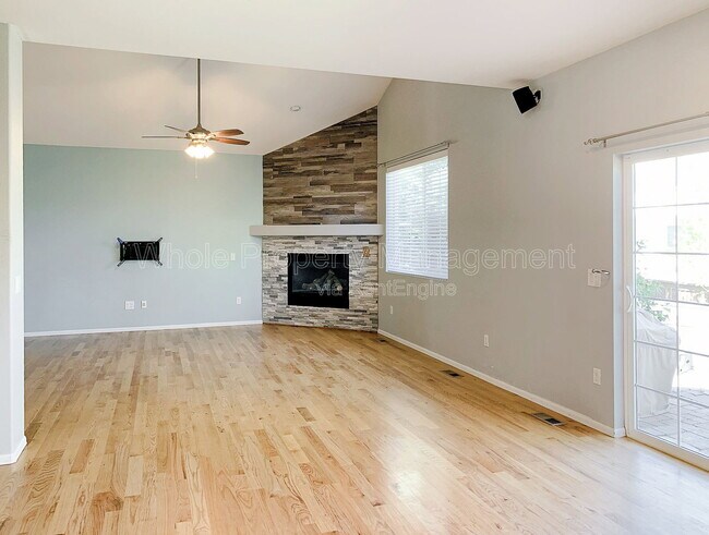 Building Photo - 15450 Carob Cir