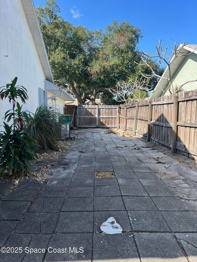 Building Photo - 440 River Grove Ct