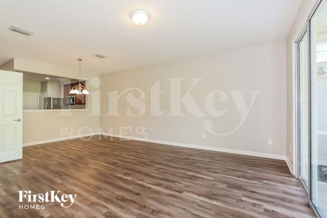 Building Photo - 6947 Roundleaf Dr