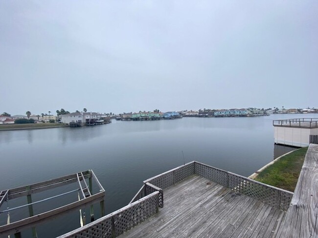 Building Photo - PADRE ISLAND HOME - EXTRA WIDE CANAL!