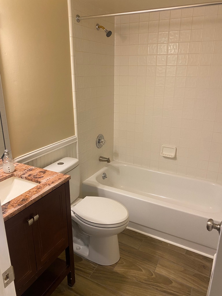 Main Bath - 5017 Knightsbridge Cir N