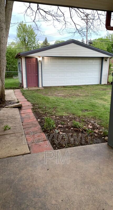 Building Photo - 24235 Glenda St